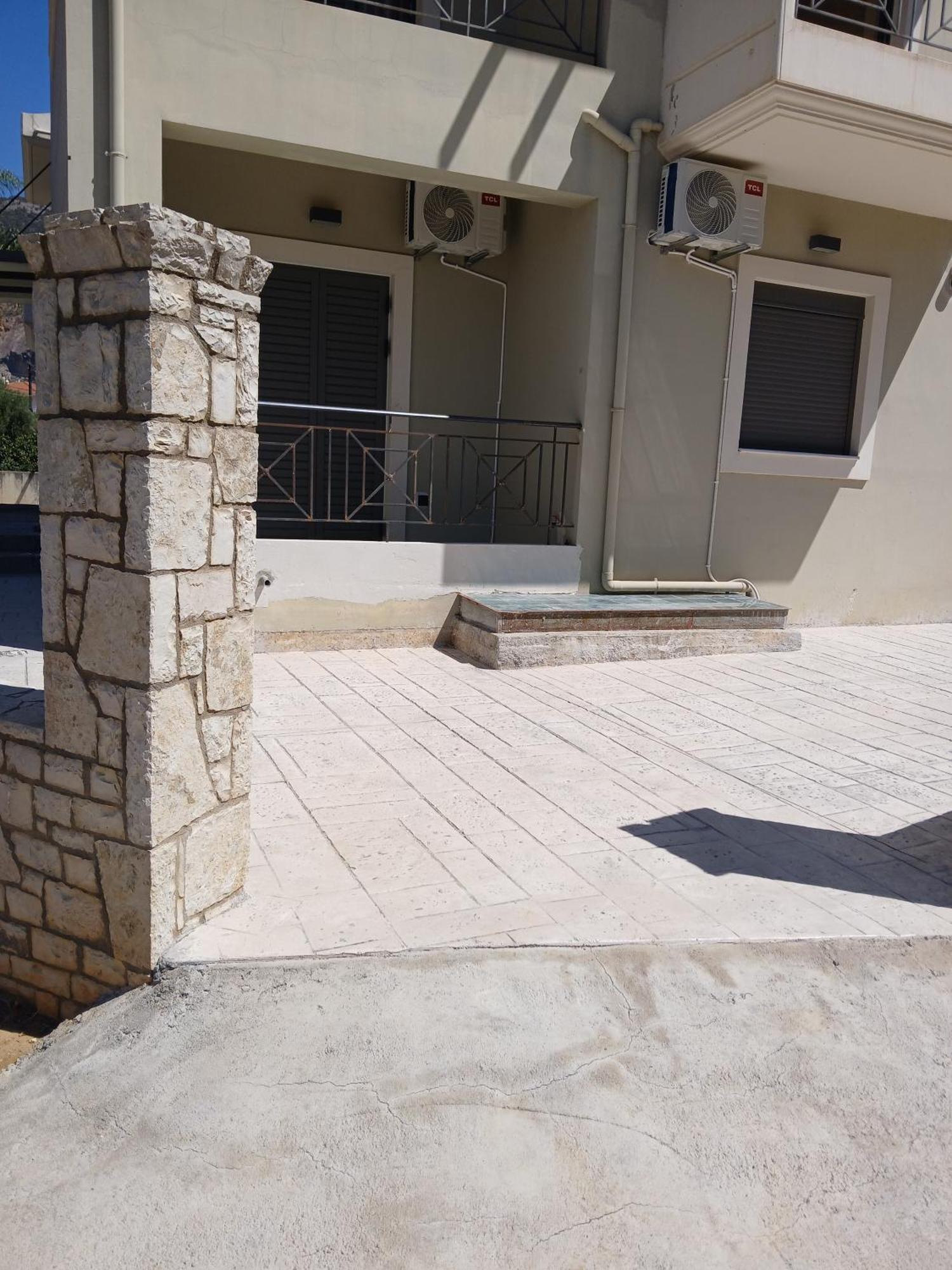 Ferienwohnung Simple, Calm And Luxurious Kalamata Exterior foto